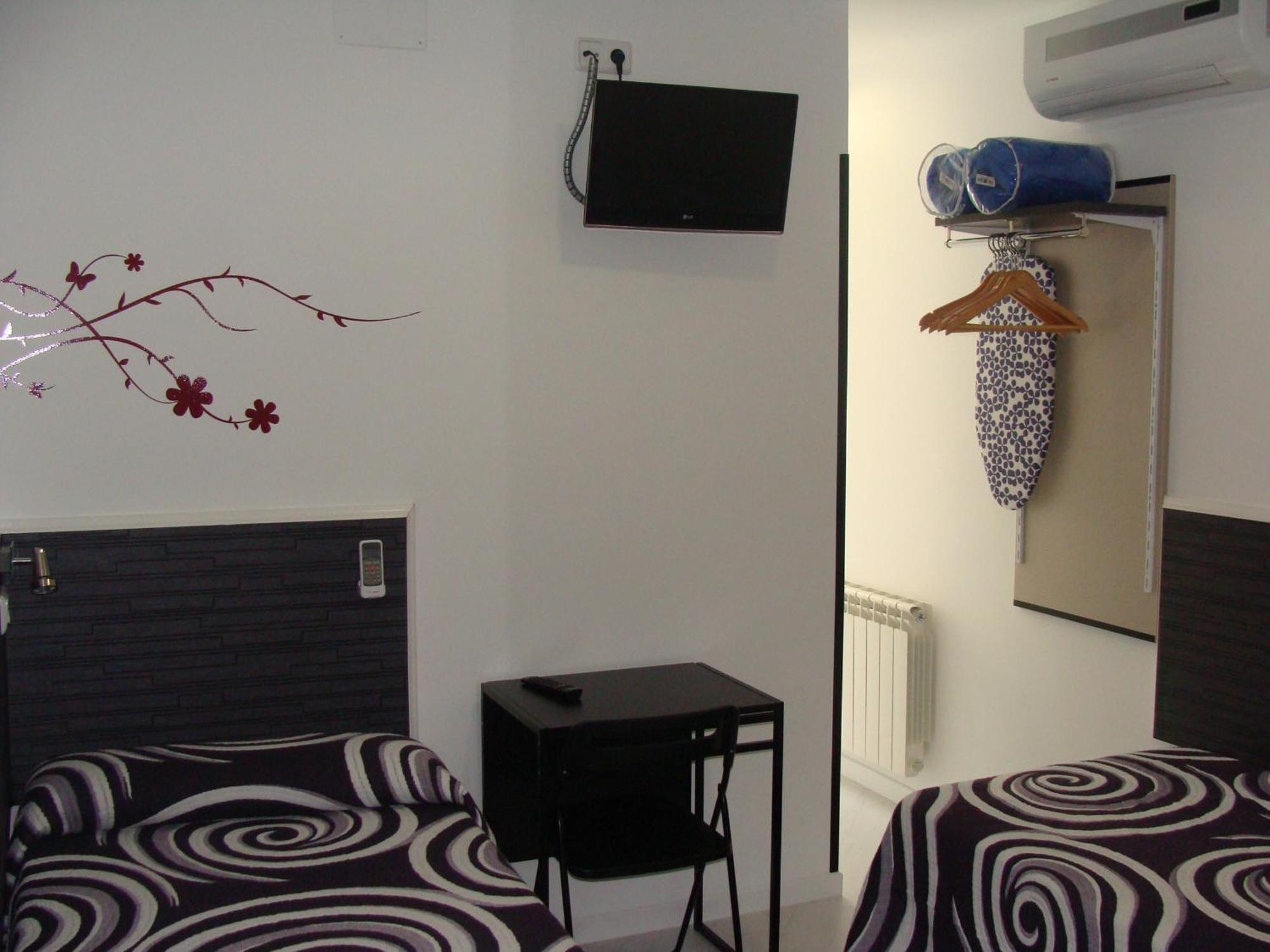Hostal Jq Madrid 1 Exterior foto